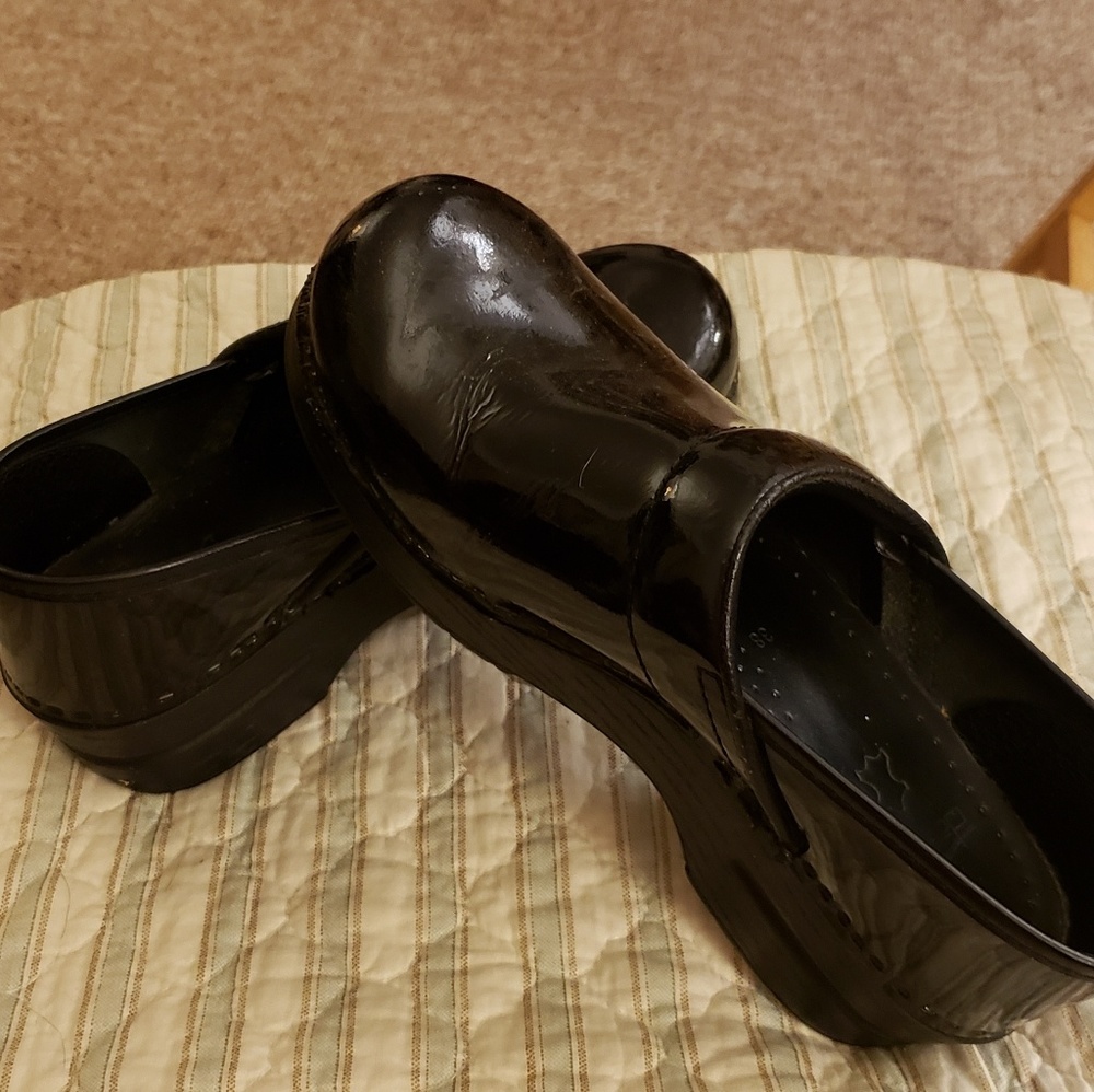 Dansko clogs size 38 black patent leather
